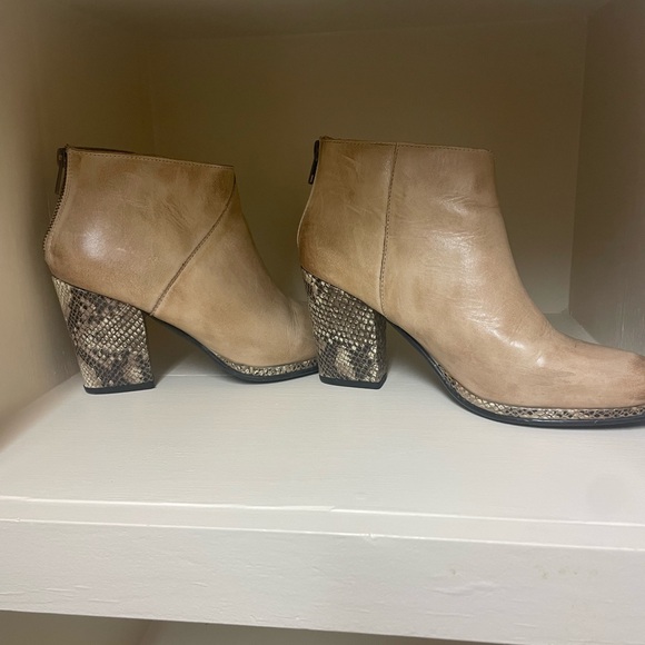 DIBA size 9 booties - Picture 3 of 6